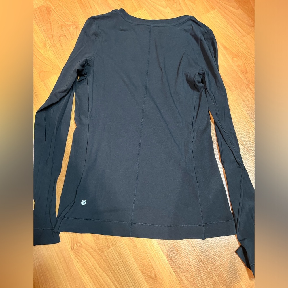 NWOT - Lululemon Modern V Neck LS Tee in Black (US6)